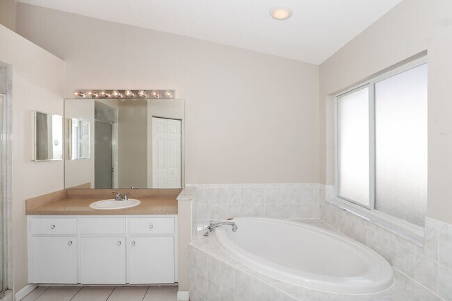 Building Photo - 10932 New Brighton Ct