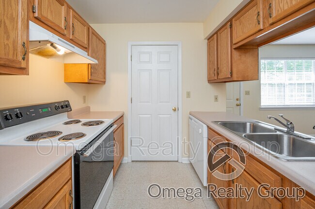 Building Photo - 484 Grey Hill Rd