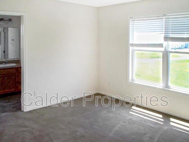 Building Photo - 2086 Eaststone St SE