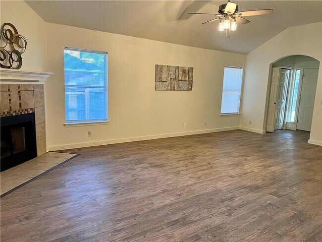 Building Photo - 371 Bailey Loop