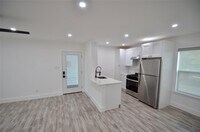 Building Photo - 1200 E 52nd St
