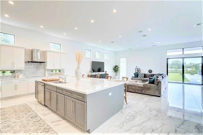 Building Photo - 17110 Reserve Ct