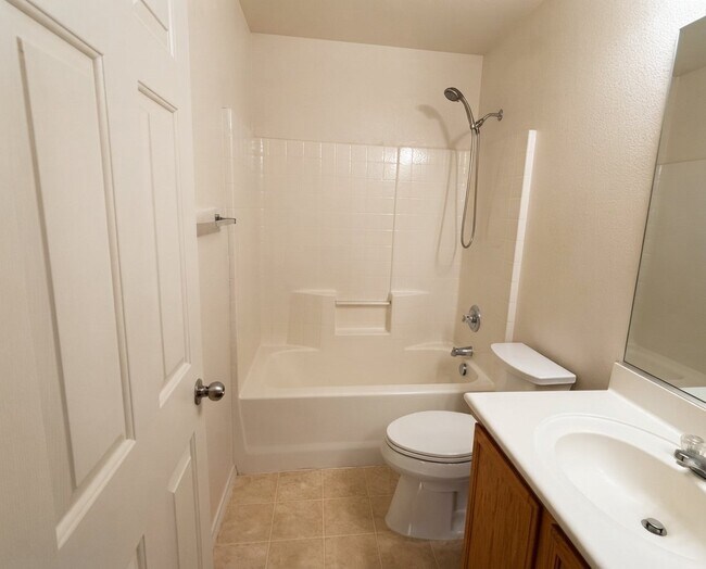 Building Photo - 989 Grand Cerritos Ave