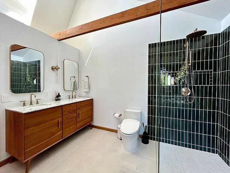 Main bedroom ensuite bath 2 - 519 Sugarloaf Rd