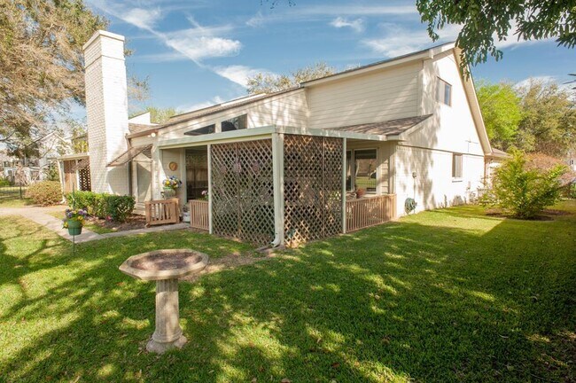 Building Photo - 2218 Green Tee Dr