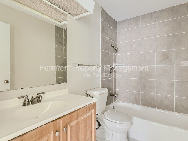 Building Photo - 7422 Stonehouse Dr