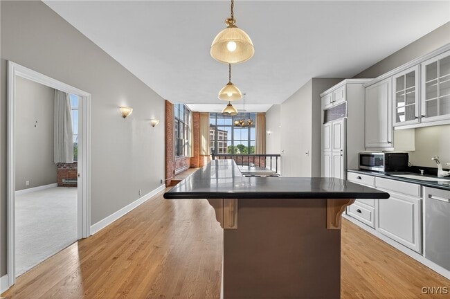 Building Photo - 526 Plum St