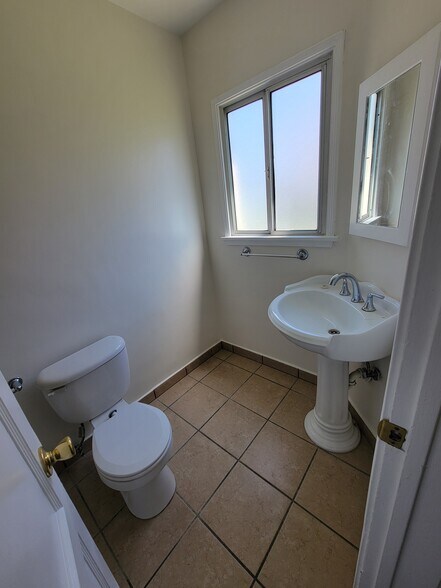 Building Photo - 13626 Leadwell St