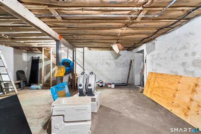 Building Photo - 84 Taylor Ave