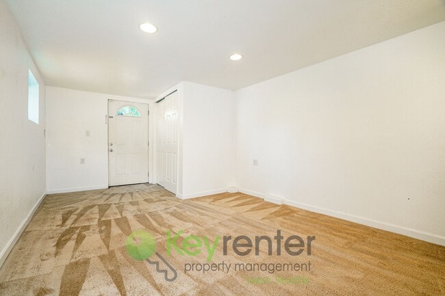 Building Photo - Spacious 4-Bedroom Seattle Home with Bonus...