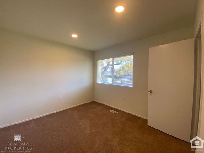 Building Photo - 2bd/1ba Condo in 55+ Community!