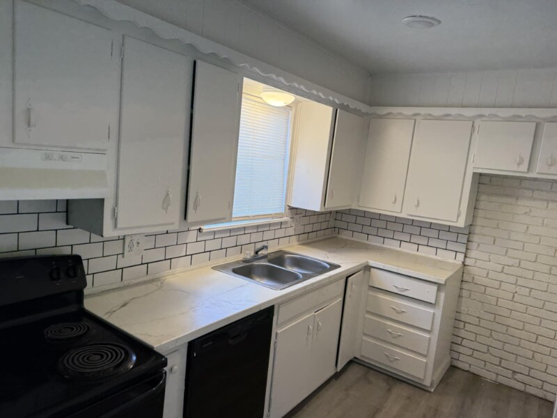 Building Photo - 1303 65th Dr