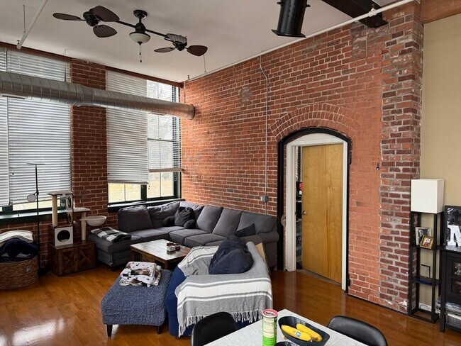 Building Photo - 160 Fremont St