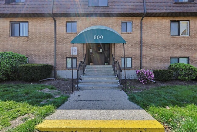 Building Photo - 800 County St
