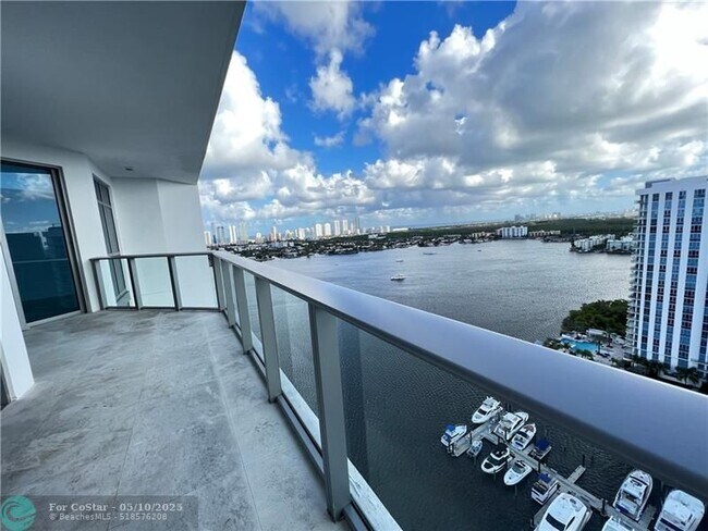Primary Photo - 17301 Biscayne Blvd