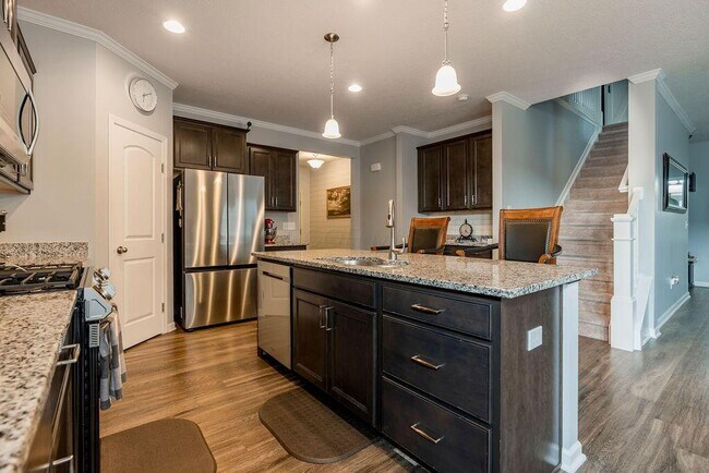 Building Photo - 123 Schellinger St