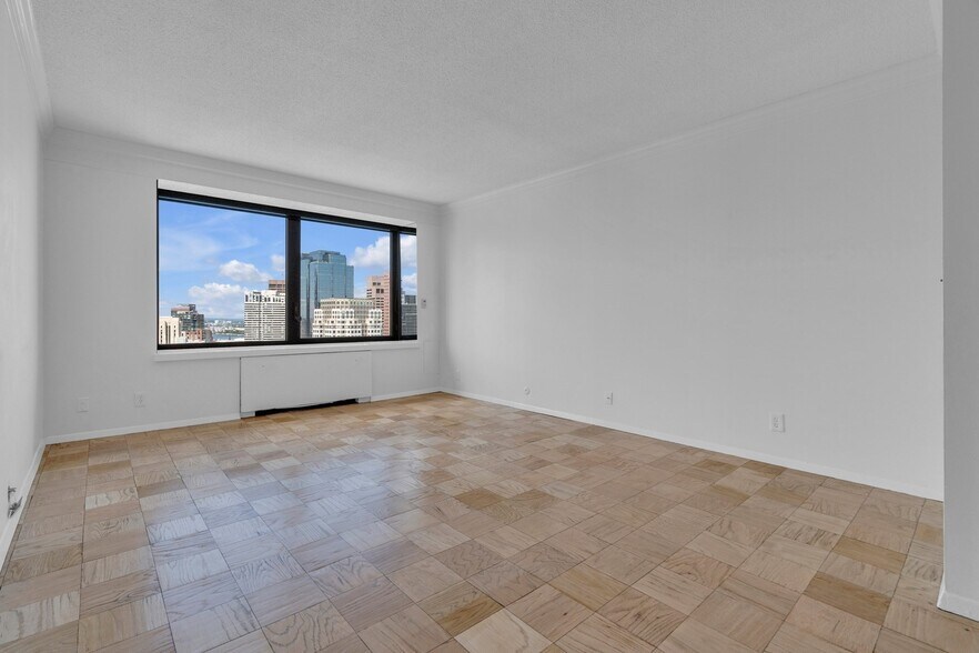 Building Photo - 65 E India Row