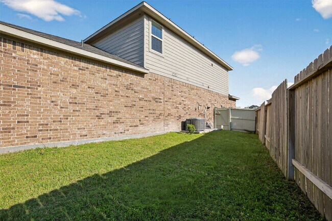 Building Photo - 9205 Inland Leather Ln