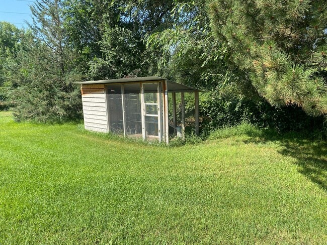 Building Photo - 2105 3rd Ave