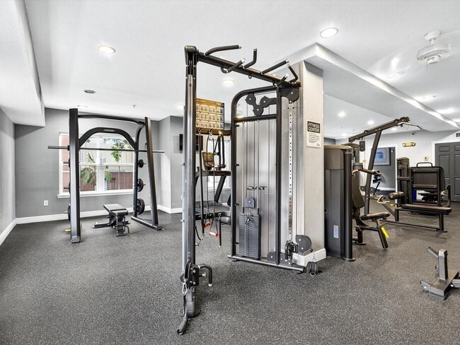 Building Photo - Downtown stunner! 1-Bed / 1-Bath in the Gr...