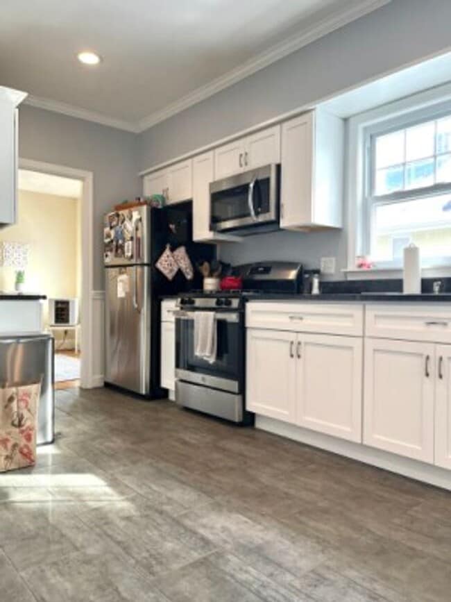 Building Photo - AVAILABLE SEPTEMBER 1ST - Beautiful, Spacious and Renovated Brighton/Oak Square 3 Bed Duplex.  NO...