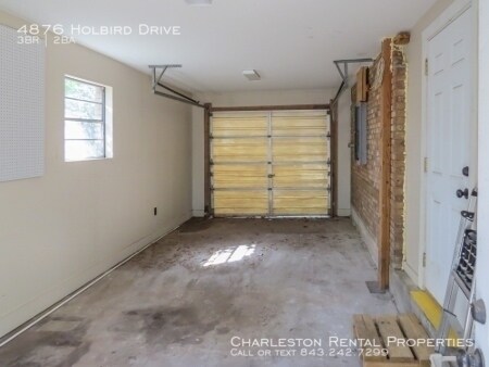 Building Photo - 4876 Holbird St