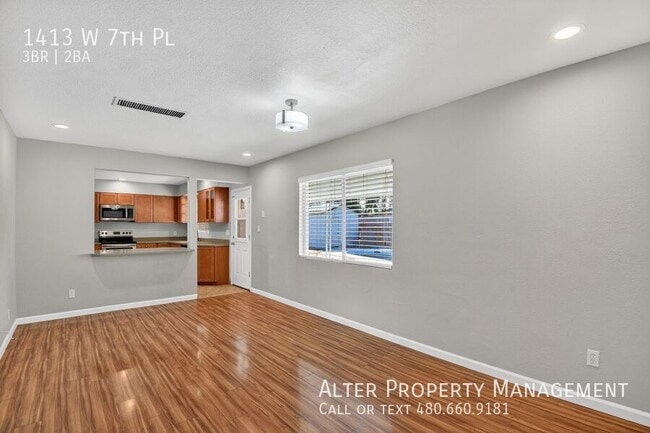 Building Photo - 1413 W 7th Pl