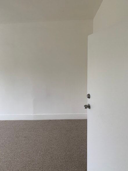 Building Photo - 201 N Toluca St
