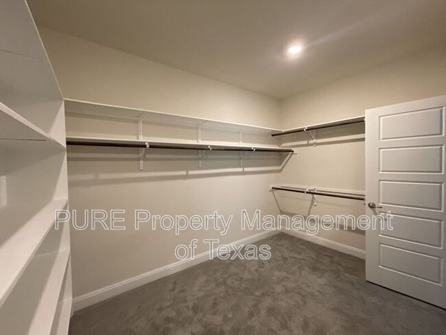 Building Photo - 716 Expedition Way