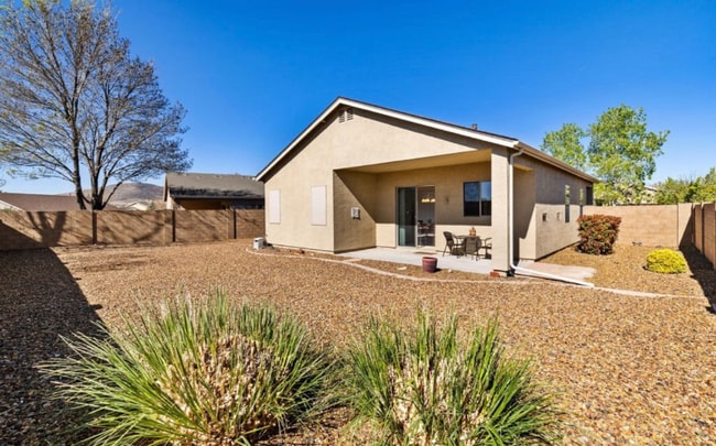 Building Photo - 5303 N Willoughby Dr
