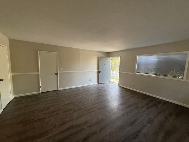 Building Photo - Cozy One Bedroom One Bathroom Cottage Home in Hemet!