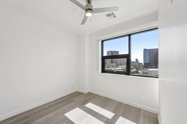 Building Photo - 1030 N 1st St