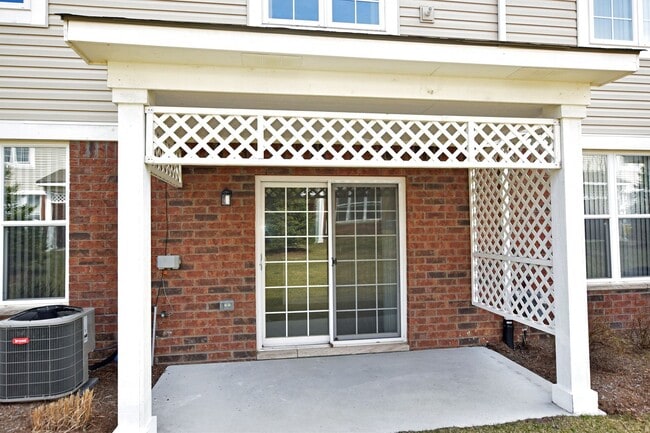 Building Photo - Shelby Twp - 3 Bedrooms, 2.5 Baths Townhouse, 2-Car Garage near Stony Creek Park