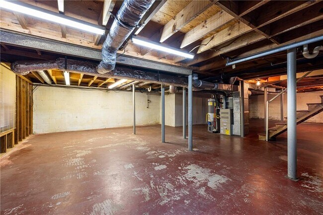 Building Photo - 216 Thomas Cir