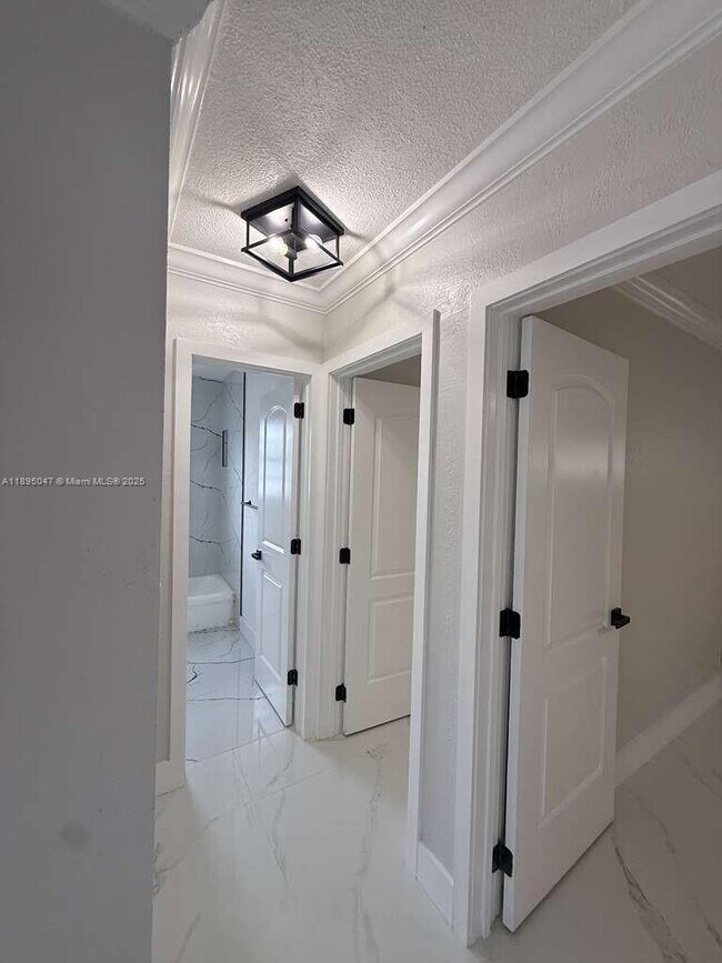 Building Photo - 3128 SW 12th Pl