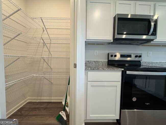 Building Photo - 528 Pemberton St