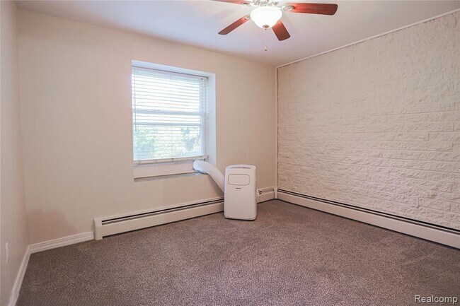 Building Photo - 119 Floral Ave