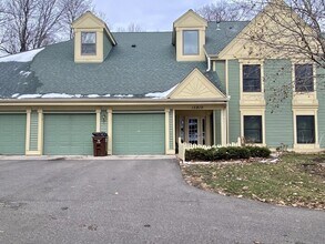 Building Photo - 2BR/2BA Plymouth Condo Available