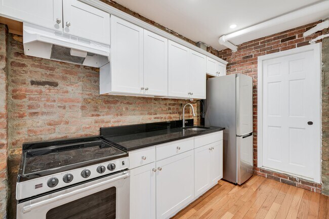 Building Photo - 384 Keap St