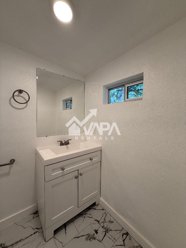 Building Photo - 319 Surrels Ave