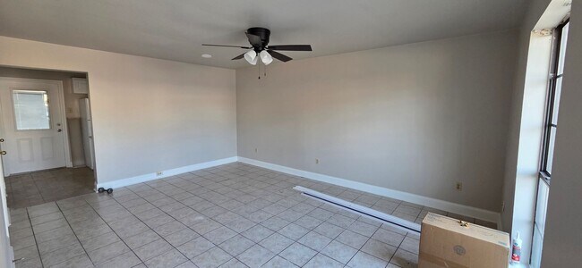 Building Photo - Townhome Near Lafayette High