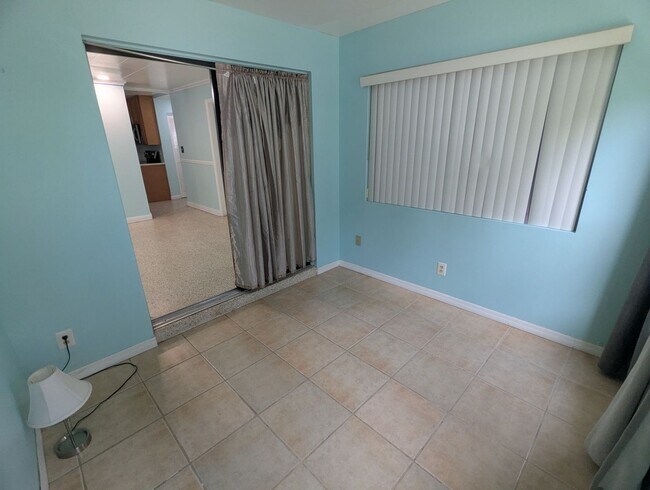 Building Photo - For Rent: 4 Bedroom, 3  Bathroom, Office/Den, Sunroom/Florida room, Large Shed, Huge backyard