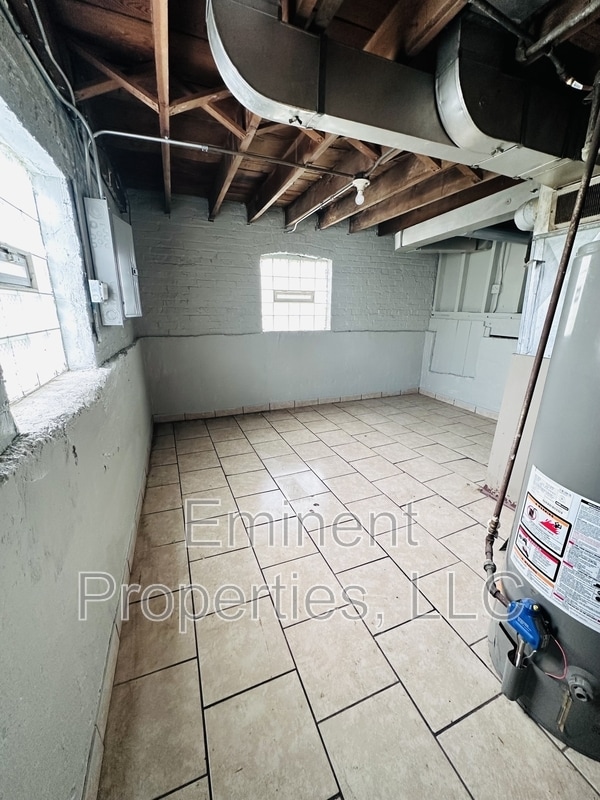 Building Photo - 8357 S Hoyne Ave