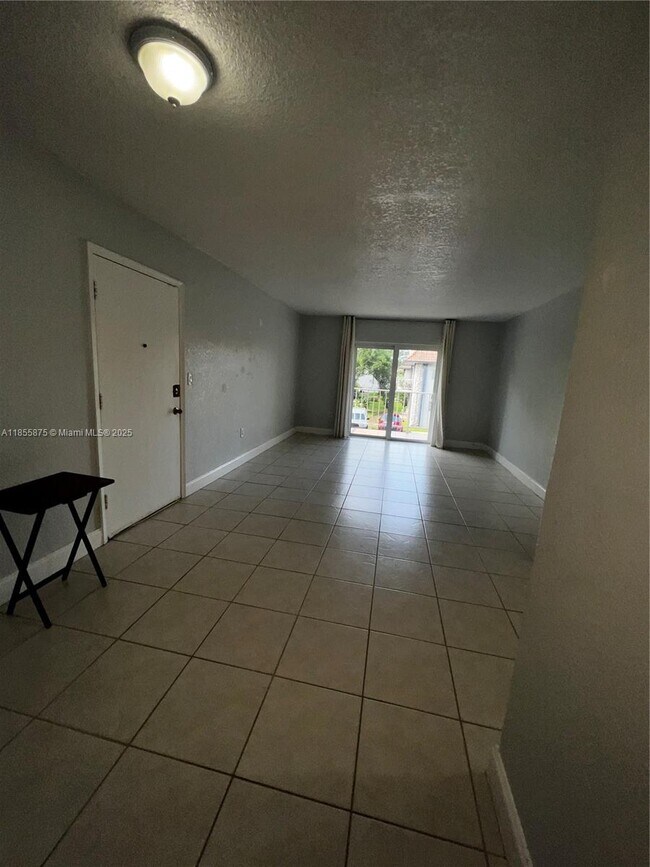 Building Photo - 6530 Lake Patricia Dr