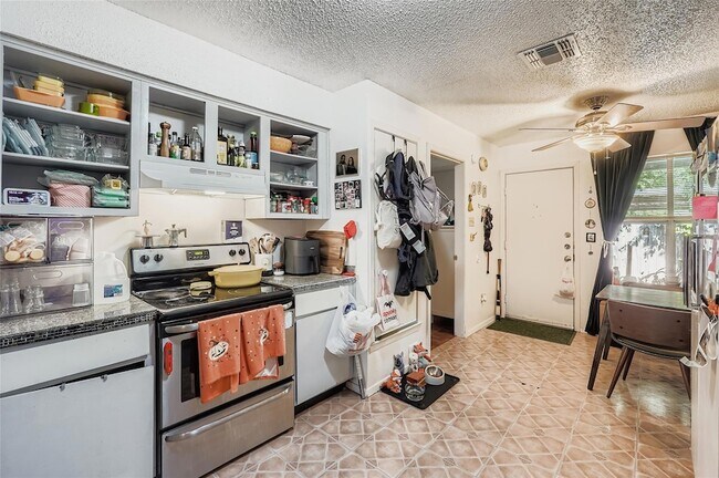 Building Photo - 7214 Salt Springs Dr