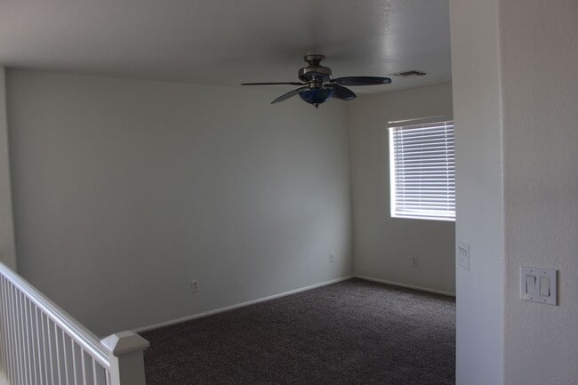 Building Photo - 3 bedroom with loft in Cheatham farms