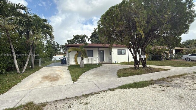 Building Photo - 1521 NW 134th St