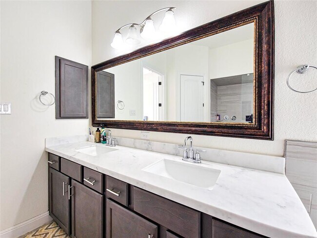 Building Photo - 813 Sunny Ridge Dr