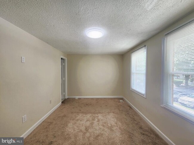 Building Photo - 13527 Duhart Rd