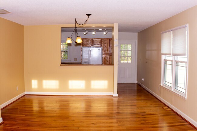 Building Photo - 115 London Plain Ct